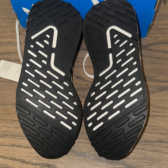 adidas Boy Kids White and Black Sneakers - Picture 8 of 8